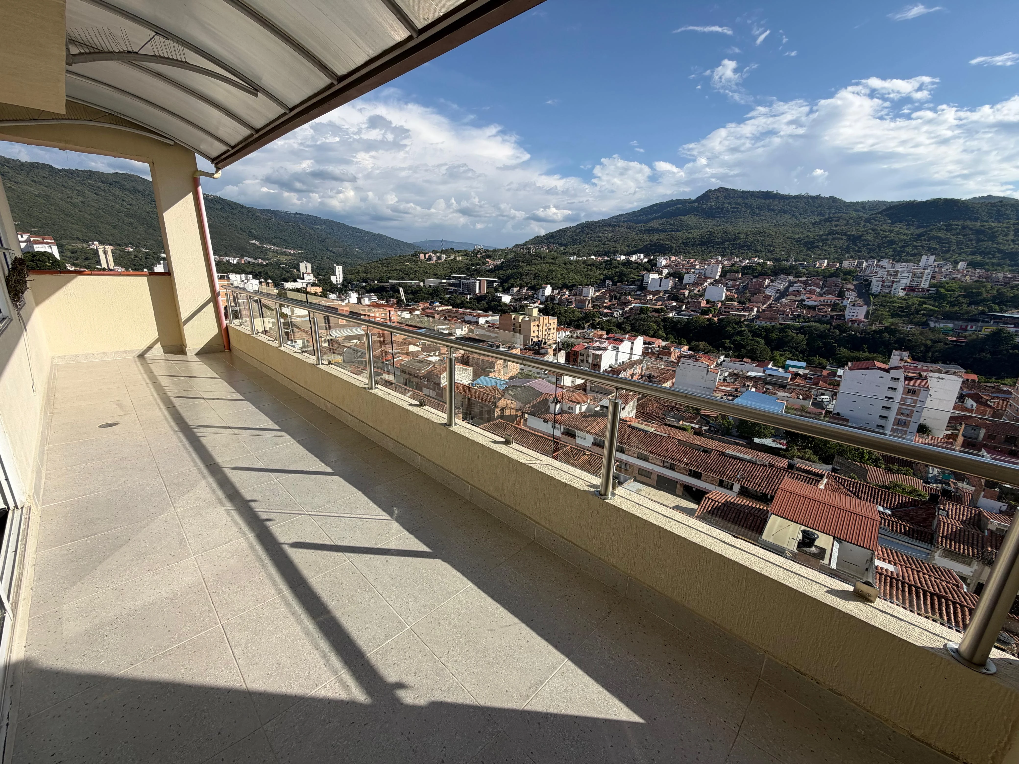 VENDO APTO 147,65M2 ASCENSOR  - AS7