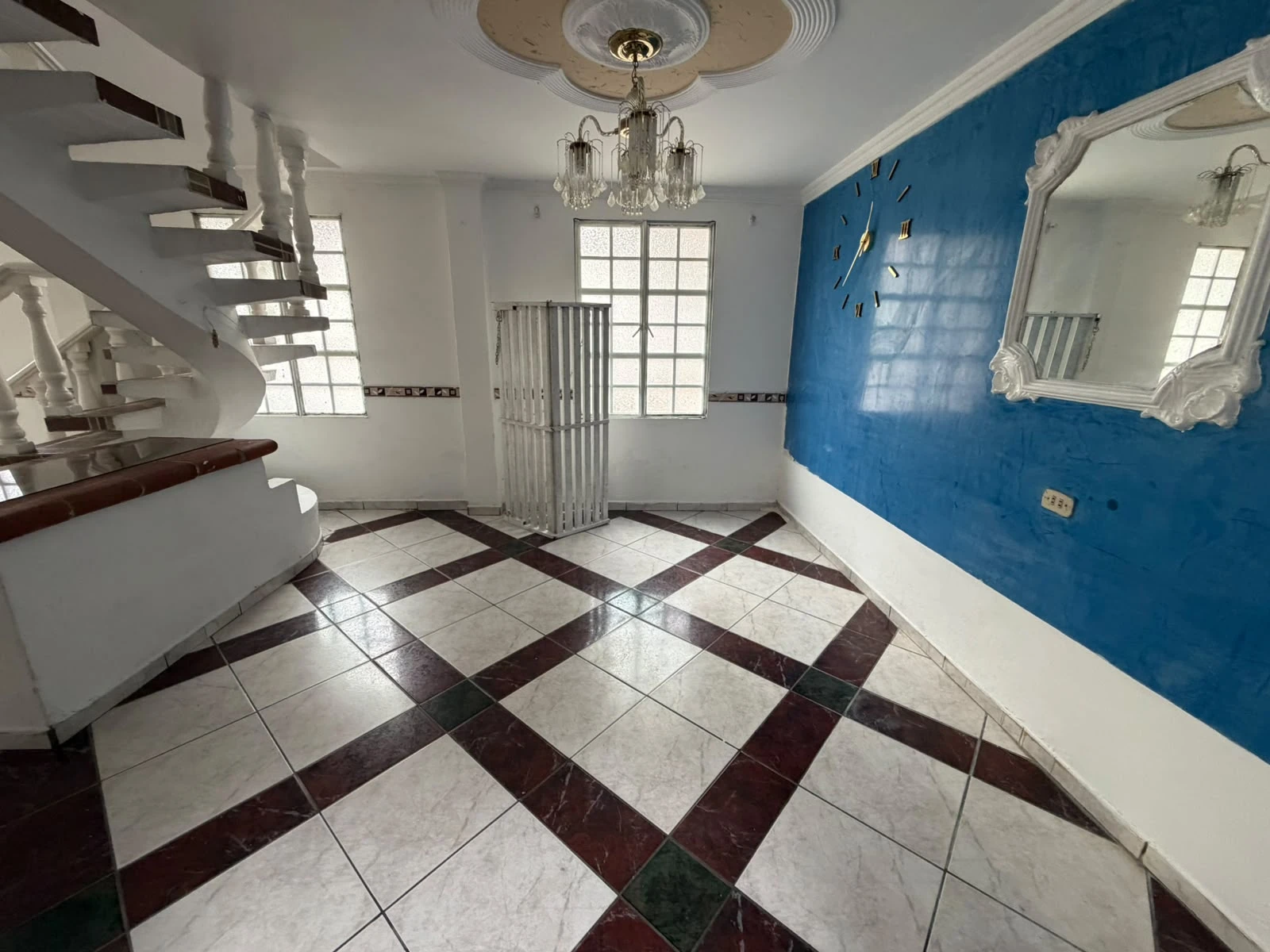 ARRIENDO CASA EN ALTAMIRA - 736
