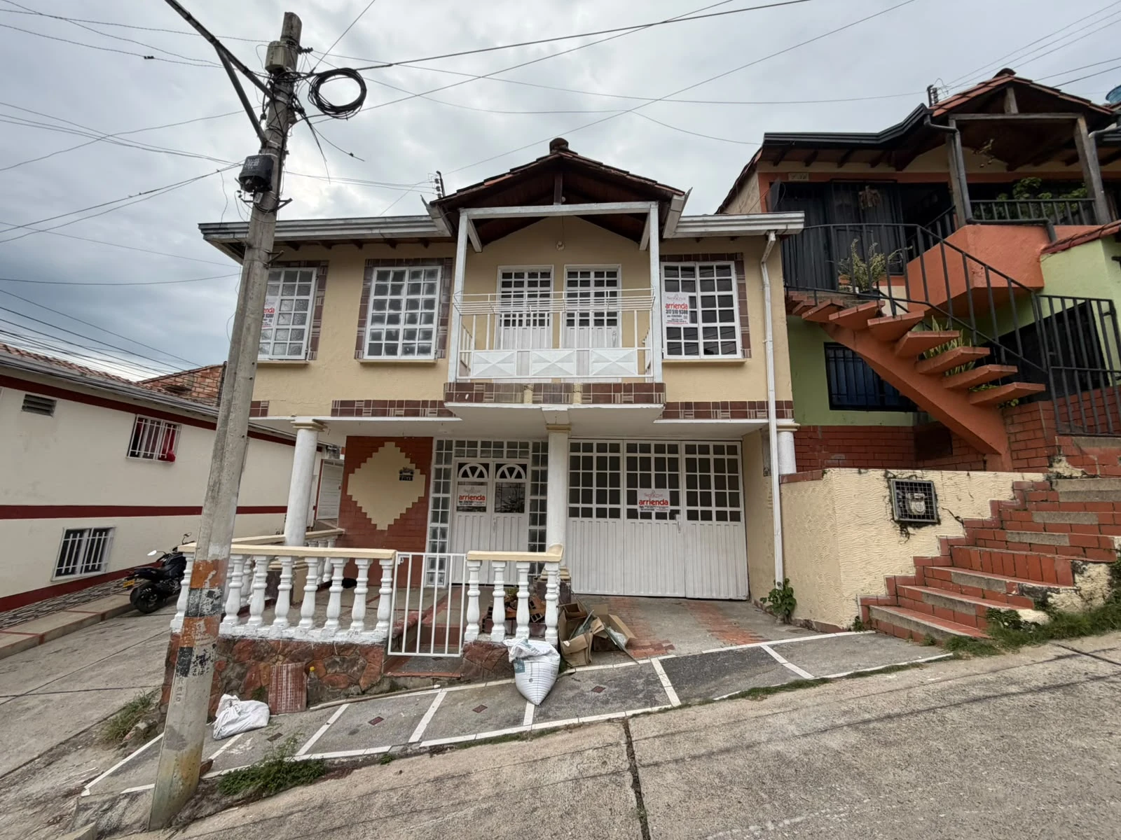 ARRIENDO CASA EN ALTAMIRA - 736