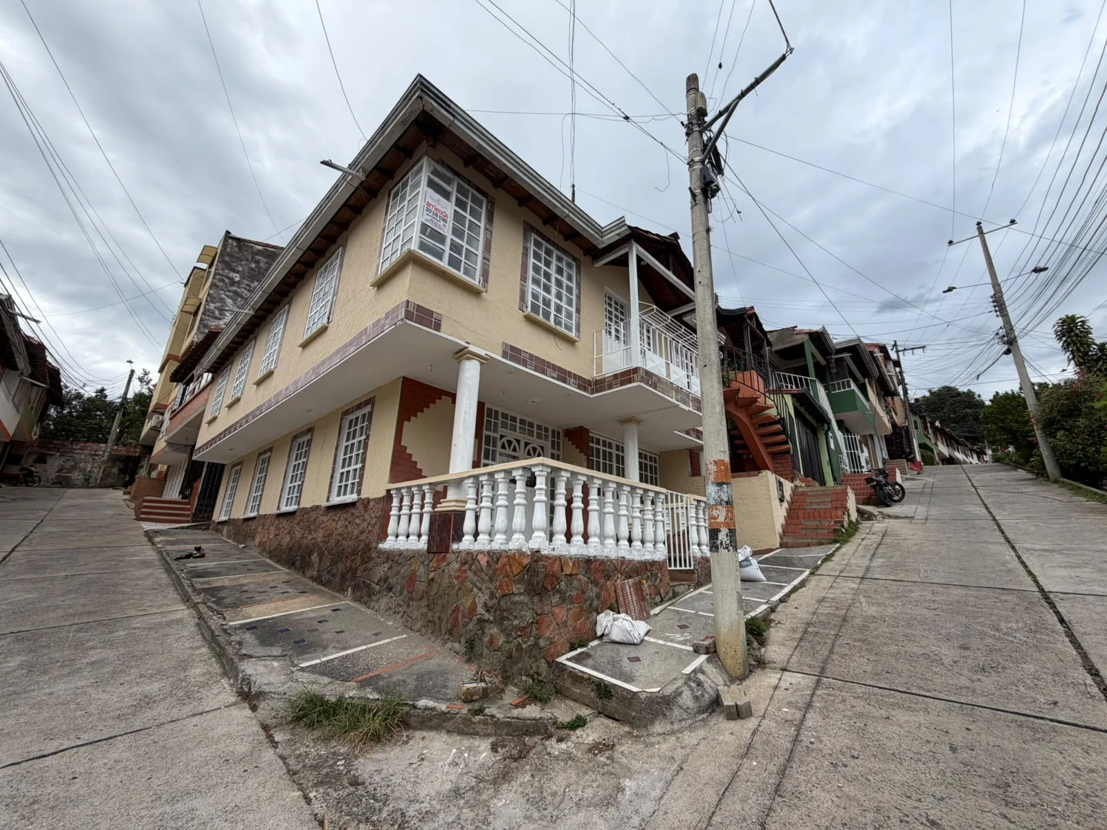 ARRIENDO CASA EN ALTAMIRA - 736