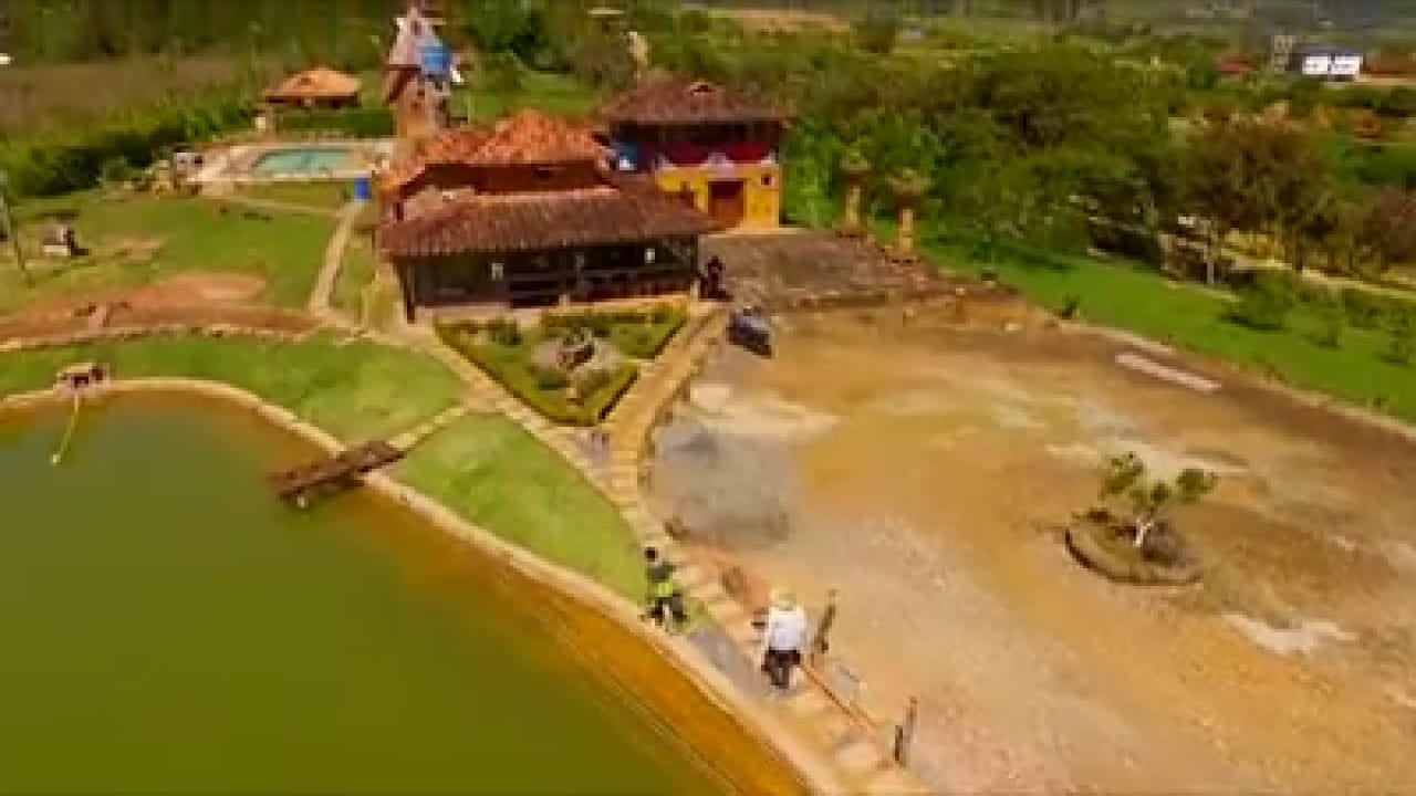 VENTA LOTE CON CABAÑAS - VÍA BARICHARA PC34770