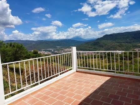 PARCELA CON EXELENTES VISUALES  PCS78