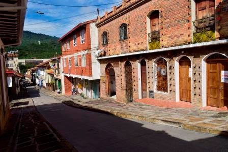 ARRIENDO LOCAL COMECIAL CON VIVIENDA  820983